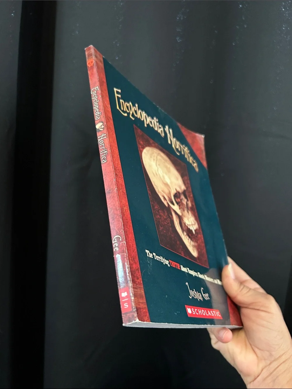 2007 Scholastic Encyclopedia Horrifica — Preowned Paperback Book